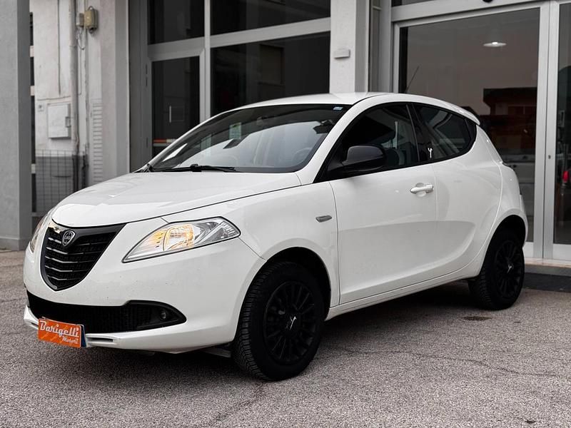 Usata Lancia Ypsilon 85 CV (62 kW) 2014 Bianco Utilitaria
