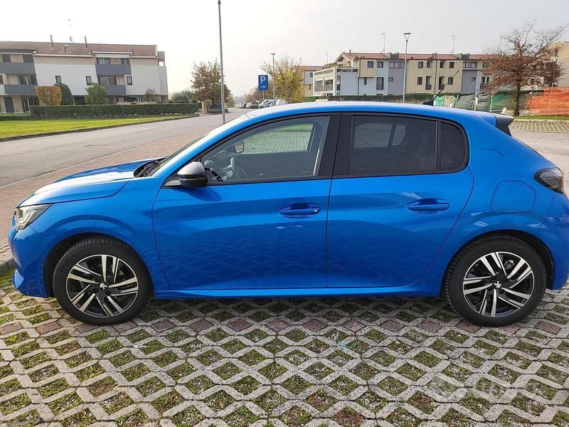 Usata Peugeot 208 Allure 75 CV (55 kW) 2022 Blu Utilitaria