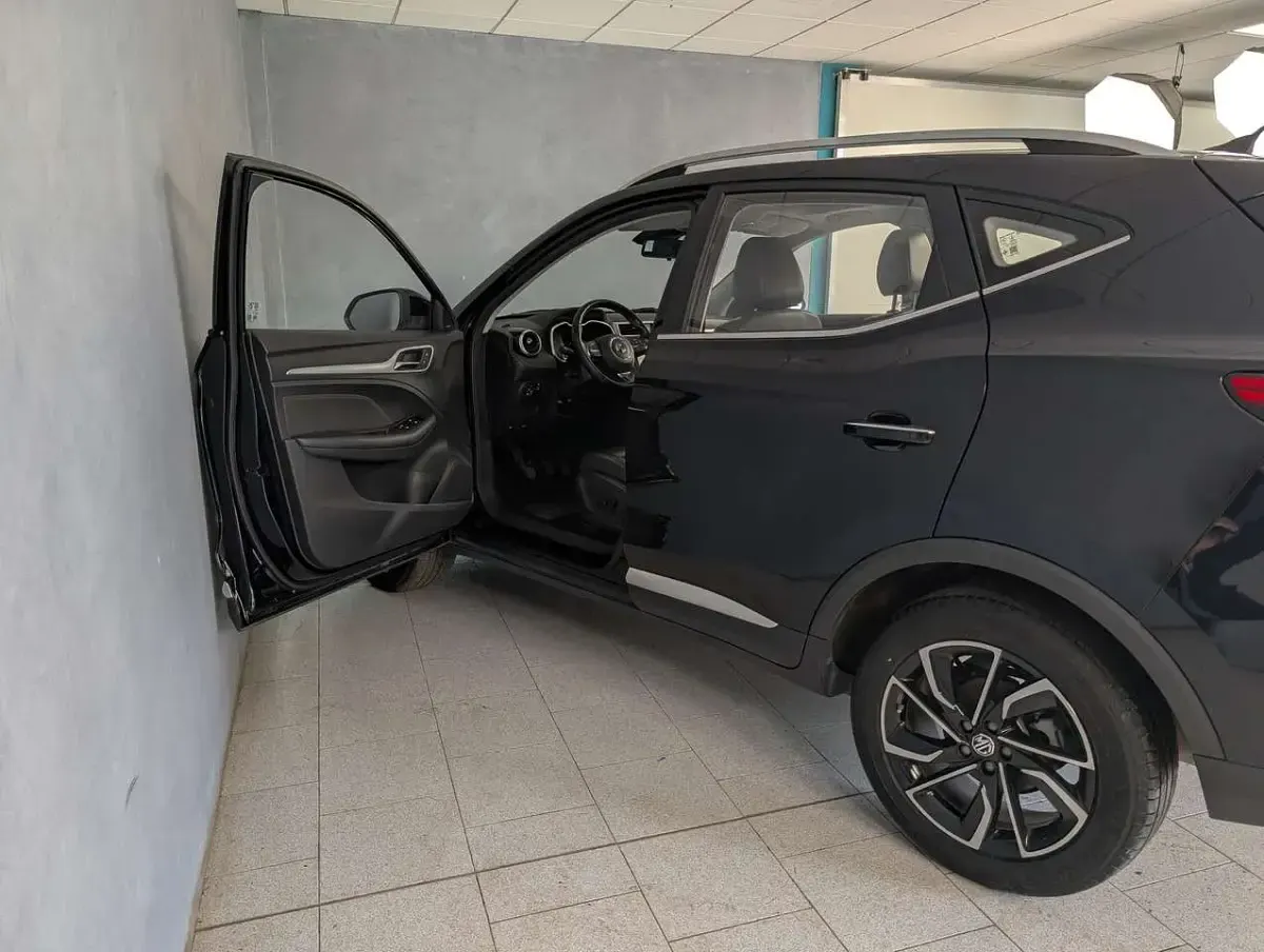 Usata MG ZS Luxury 111 CV (81 kW) 2023 Nero SUV