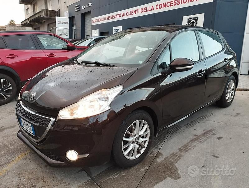 Usata Peugeot 208 Active 82 CV (60 kW) 2013 Marrone Utilitaria