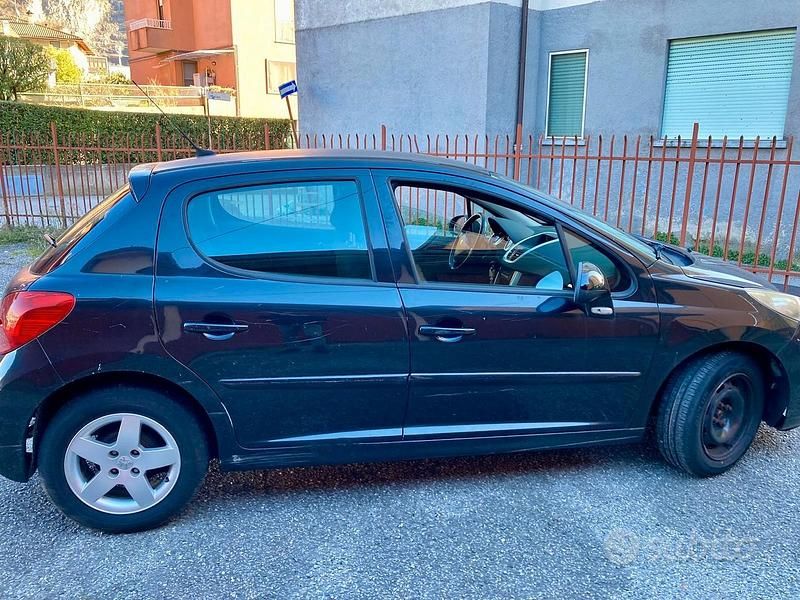Usata Peugeot 207 88 CV (64 kW) 2007 Nero Berlina