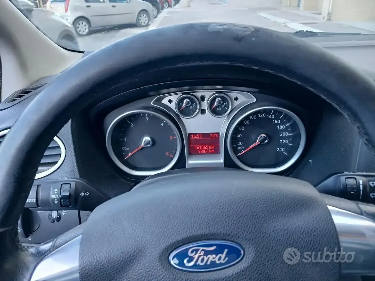 Usata Ford Focus 90 CV (66 kW) 2010 Nero Station wagon