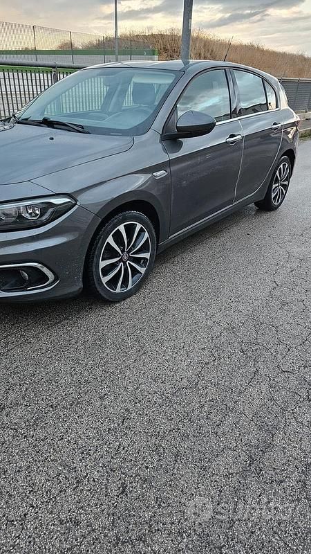 Usata Fiat Tipo Lounge 120 CV (88 kW) 2017 Grigio Berlina