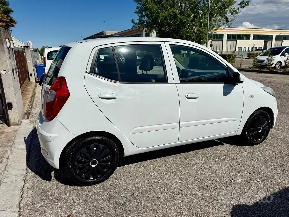 Używany Hyundai i10 69 KM (50 kW) 2013 Szary Hatchback