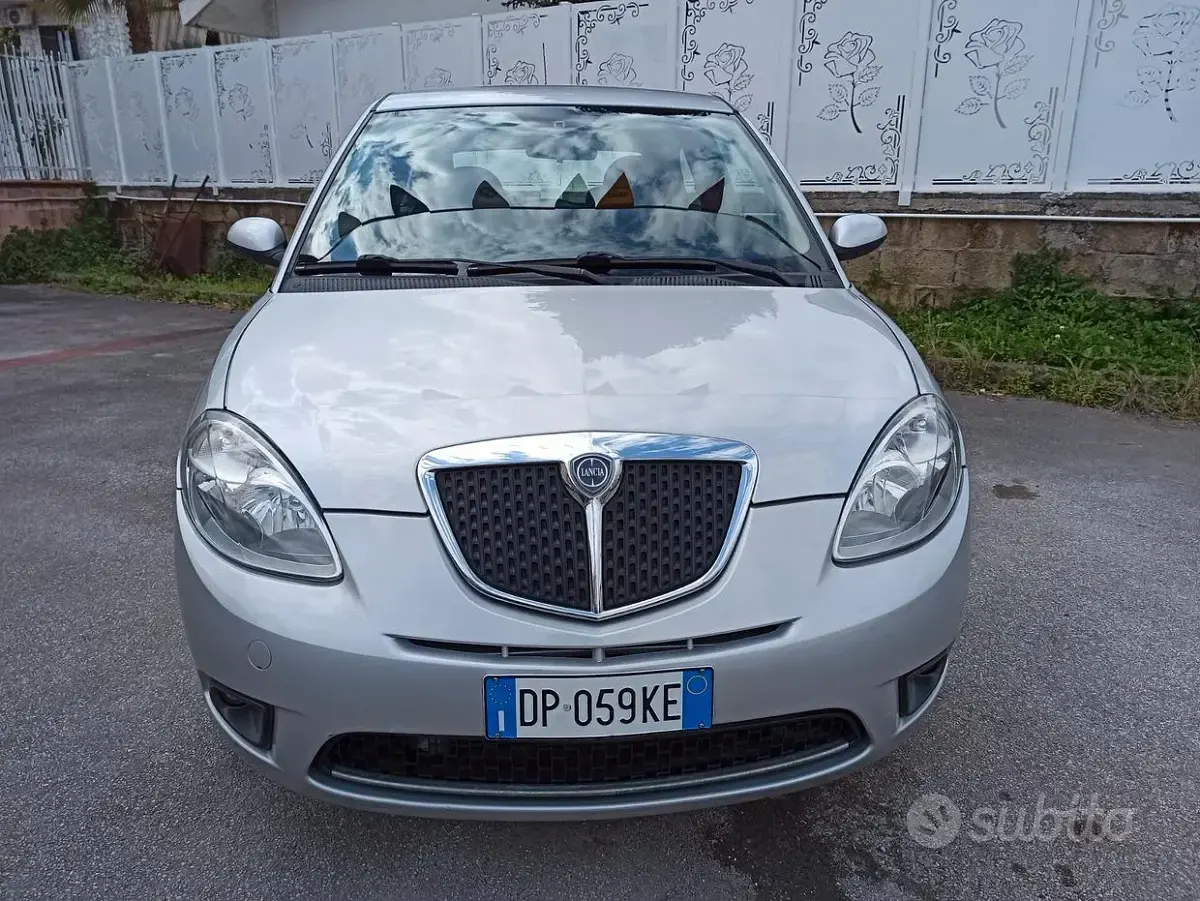 Usata Lancia Ypsilon 60 CV (44 kW) 2008 Grigio Utilitaria
