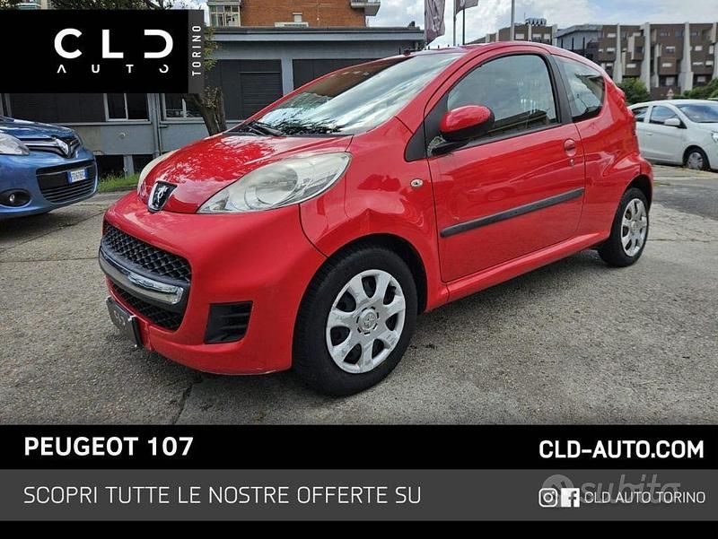 Usata Peugeot 107 Access 68 CV (50 kW) 2012 Rosso Utilitaria