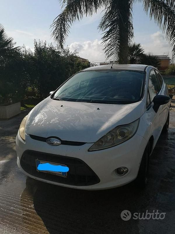 Usata Ford Fiesta 134 CV (98 kW) 2010 Bianco Utilitaria