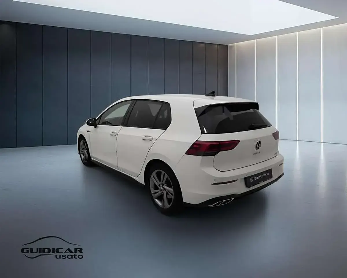 Usata VW Golf VIII R-line 131 CV (96 kW) 2022 Bianco Berlina
