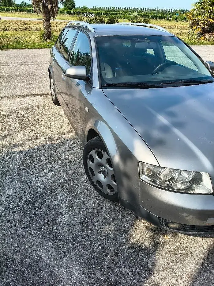 Usata Audi A4 130 CV (95 kW) 2004 Grigio Station wagon