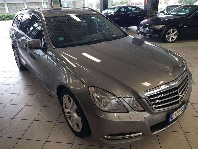 Antracite metallizzato Usata 2011 Mercedes E250 Avantgarde Station wagon | 9500 € (Super prezzo) - Immagine 1/4