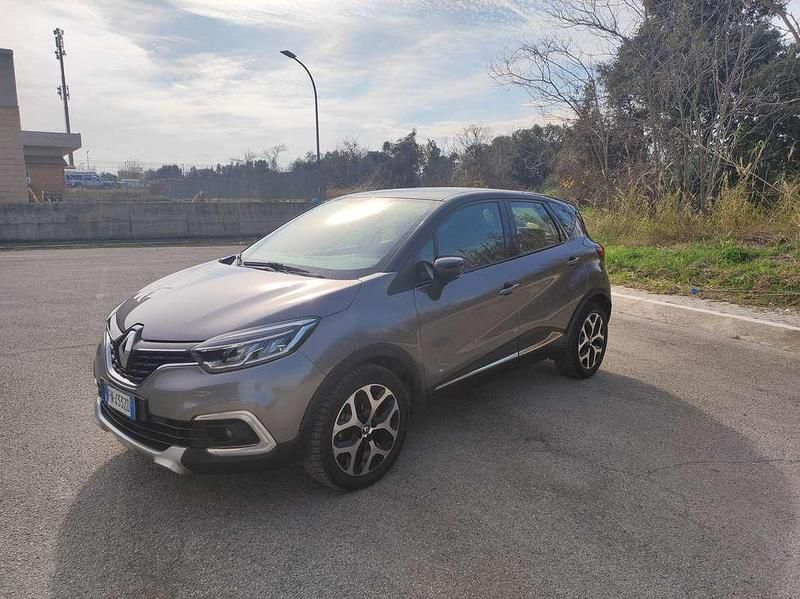 Usata Renault Captur 110 CV (80 kW) 2018 Grigio SUV