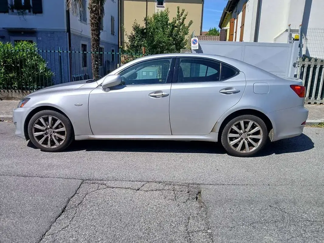 Usata Lexus IS220d 177 CV (130 kW) 2007 Argento Berlina
