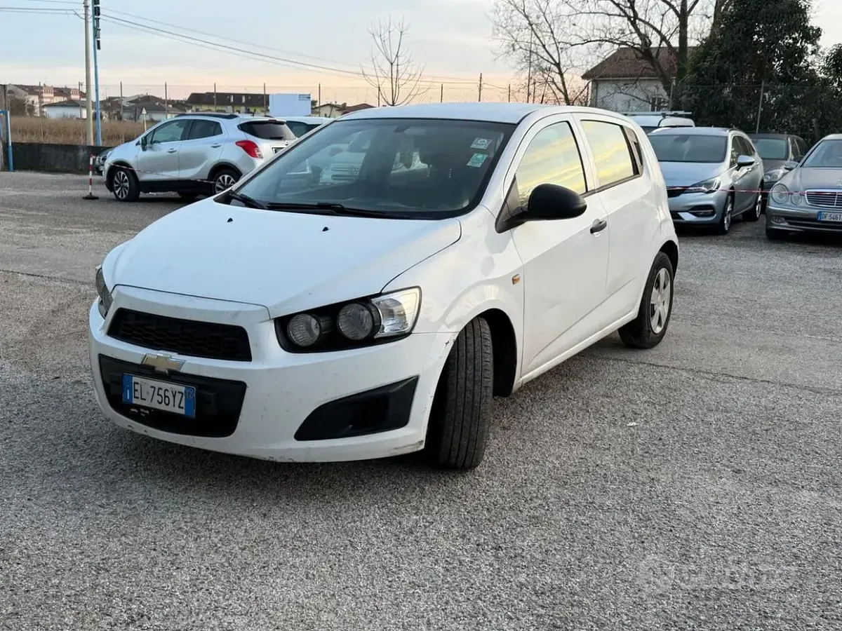 Usata Chevrolet Aveo LS 70 CV (51 kW) 2012 Bianco Berlina