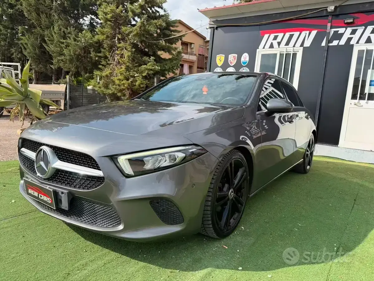 Usata Mercedes A180 116 CV (85 kW) 2019 Grigio Berlina