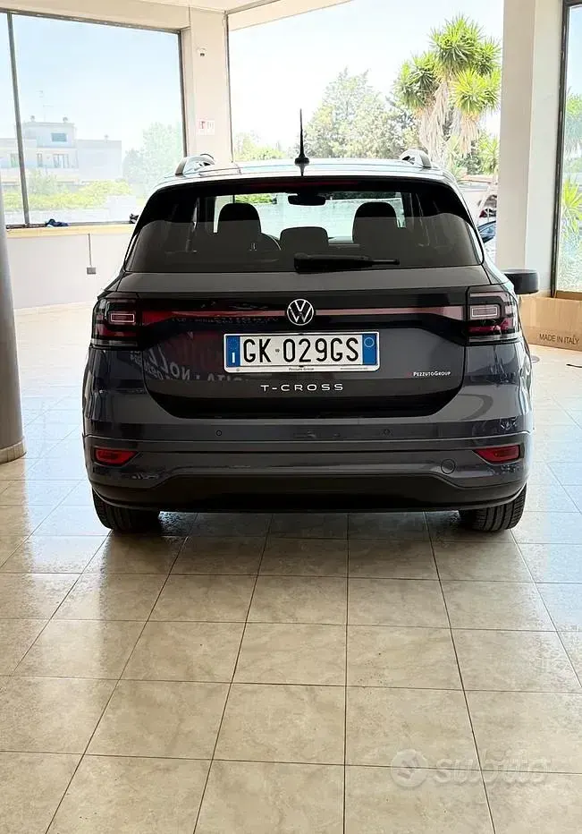 Usata VW T-Cross R-line 95 CV (69 kW) 2022 Grigio SUV