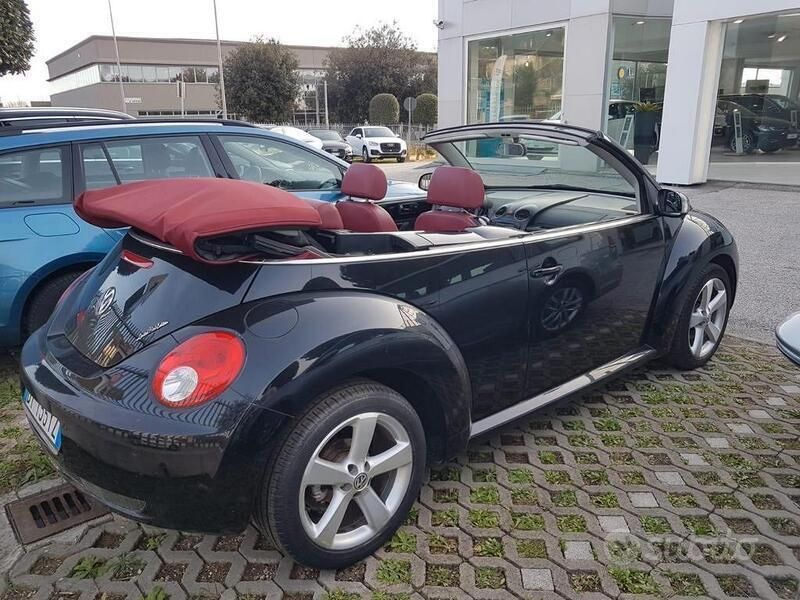 Usata VW New Beetle Cabriolet 105 CV (77 kW) 2009 Nero Cabrio