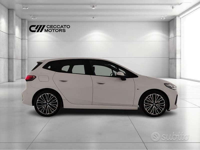Usata BMW 218 Active Tourer Comfort Edition 150 CV (110 kW) 2024 Bianco Monovolume
