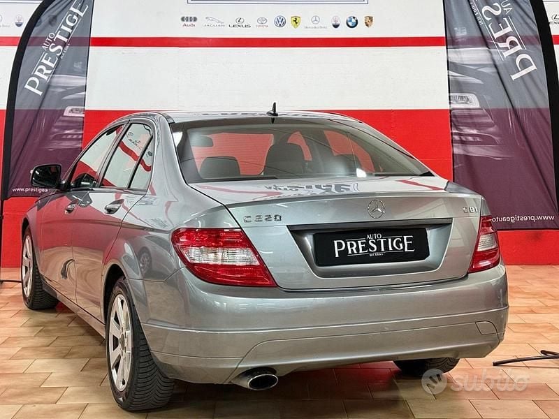 Usata Mercedes C220 Elegance 170 CV (125 kW) 2008 Grigio Berlina