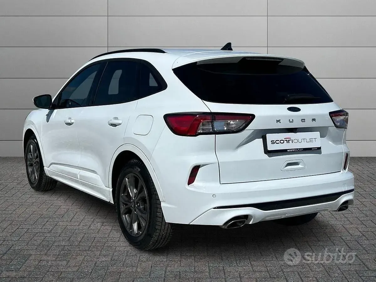 Usata Ford Kuga ST-Line 150 CV (110 kW) 2023 Bianco SUV