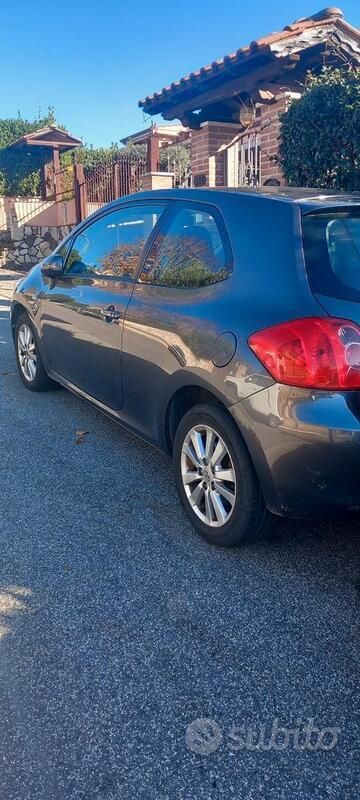 Grigio Usata 2007 Toyota Auris Due volumi | 4750 € - Immagine 1/4