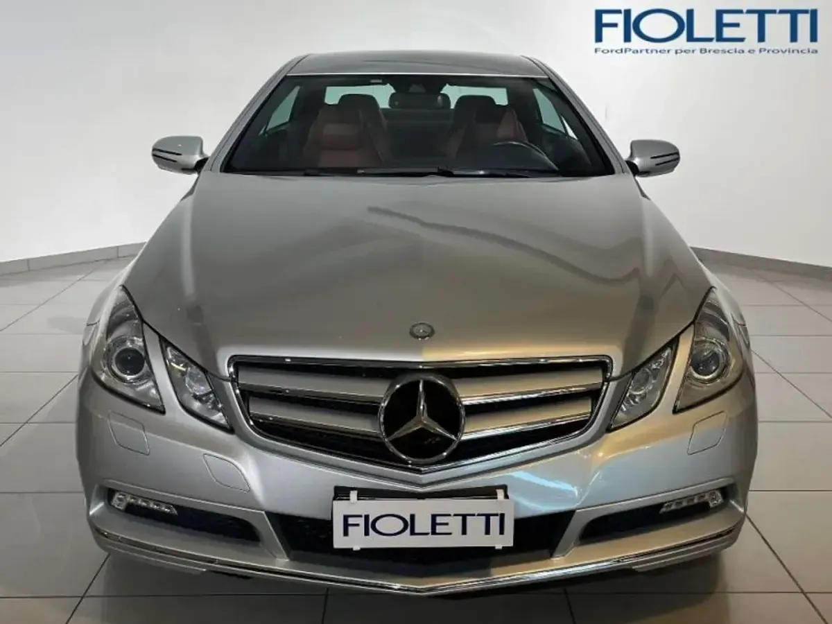 Usata Mercedes E250 204 CV (150 kW) 2009 Argento Coupé