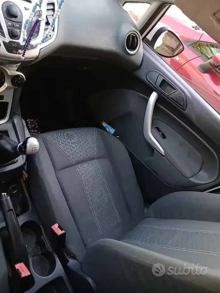 Usata Ford Fiesta 97 CV (71 kW) 2009 Bianco Berlina