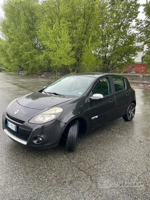 Usata Renault Clio II 75 CV (55 kW) 2011 Nero Utilitaria