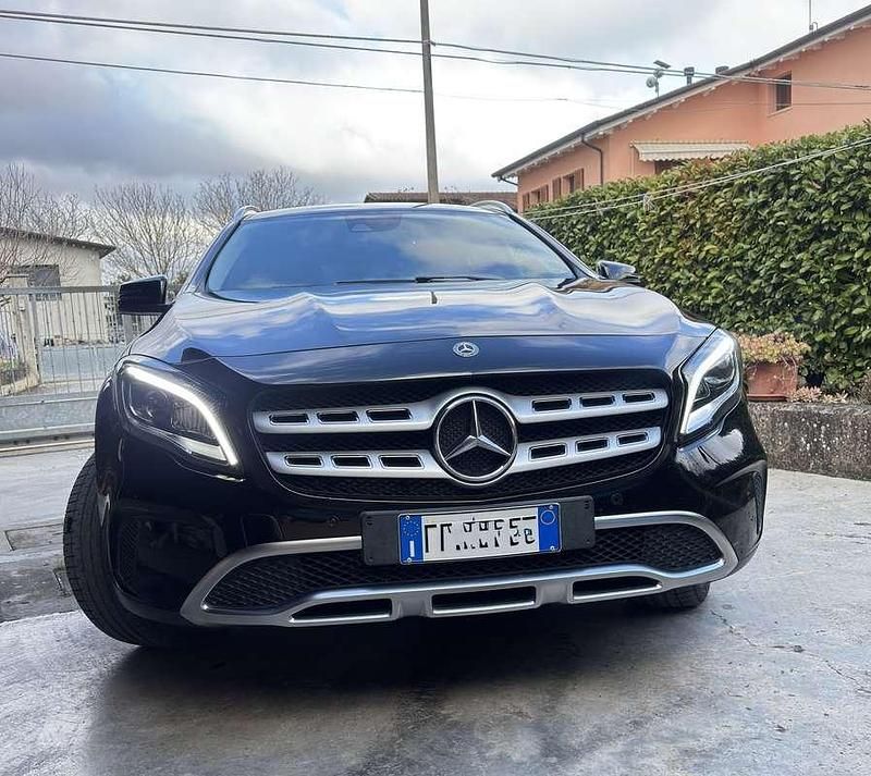 Usata Mercedes GLA180 109 CV (80 kW) 2018 Nero SUV