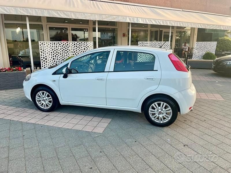Usata Fiat Punto 69 CV (50 kW) 2016 Bianco Utilitaria