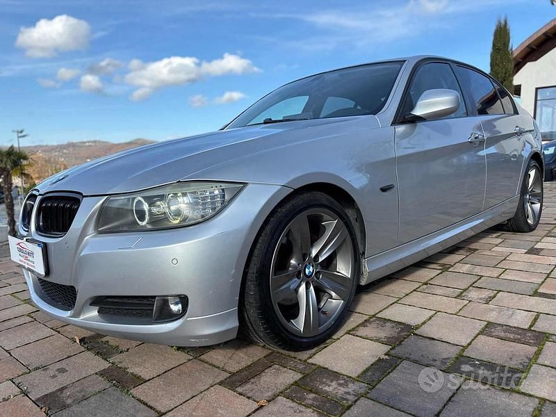 Grigio Usata 2009 BMW 320 M Sport Tre volumi | 5490 € (Buon prezzo) - Immagine 1/4