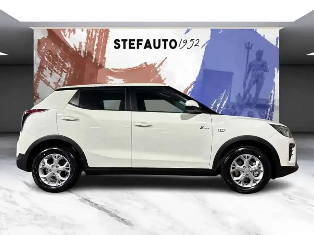 Nuova KGM Tivoli 135 CV (99 kW) 2026 Grand white SUV