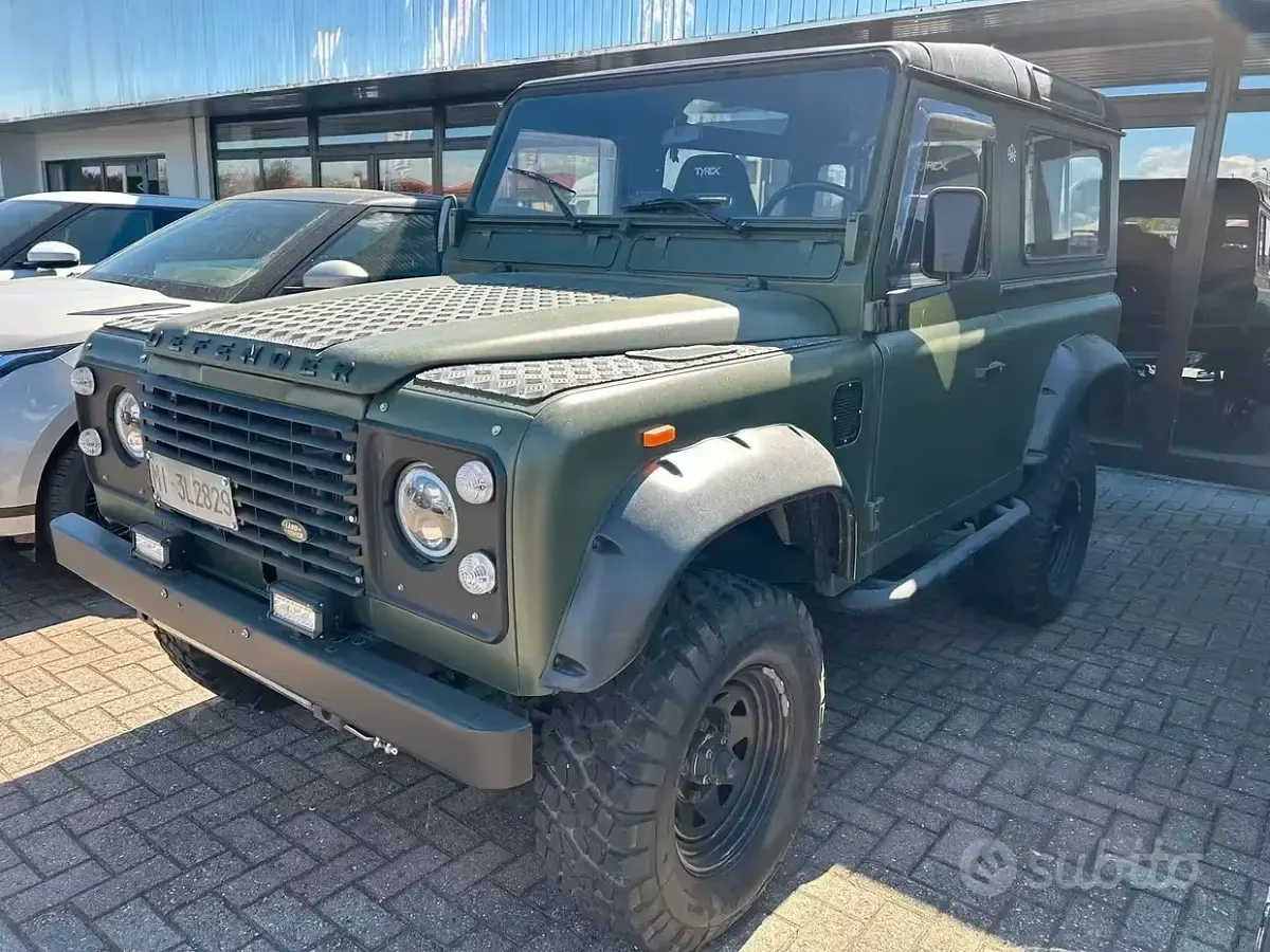 Usata Land Rover Defender 86 CV (63 kW) 1989 Verde SUV