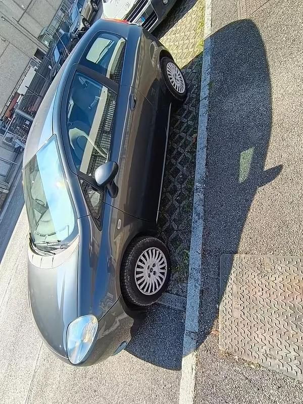 Usata Fiat Punto 77 CV (56 kW) 2007 Nero Utilitaria