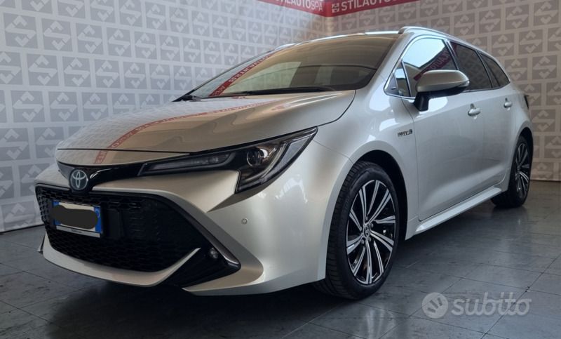 Usata Toyota Corolla 153 CV (112 kW) 2021 Grigio Station wagon