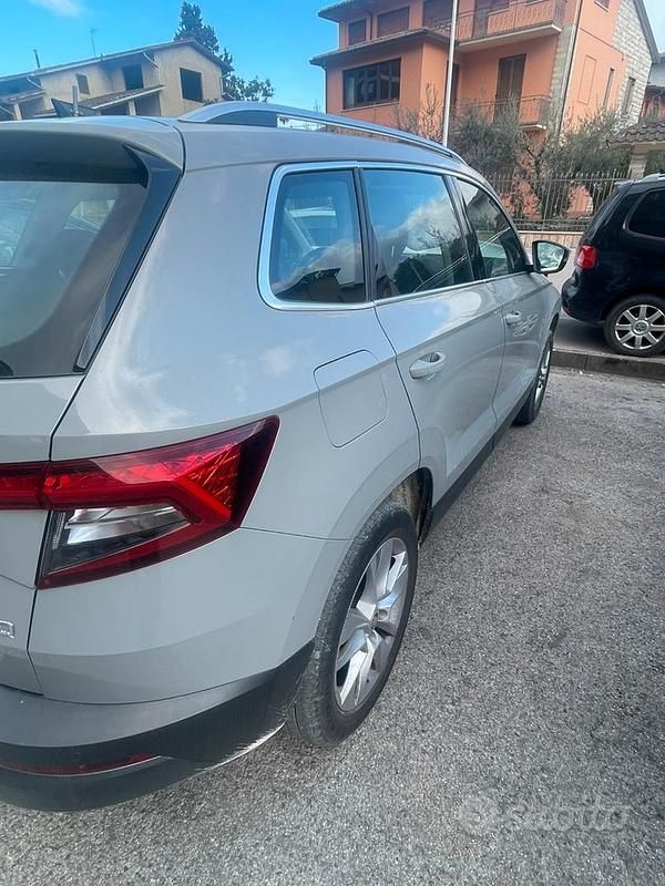 Usata Skoda Karoq Executive 116 CV (85 kW) 2018 Grigio SUV