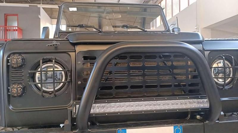 Usata Land Rover Defender S 122 CV (89 kW) 2002 Nero Station wagon