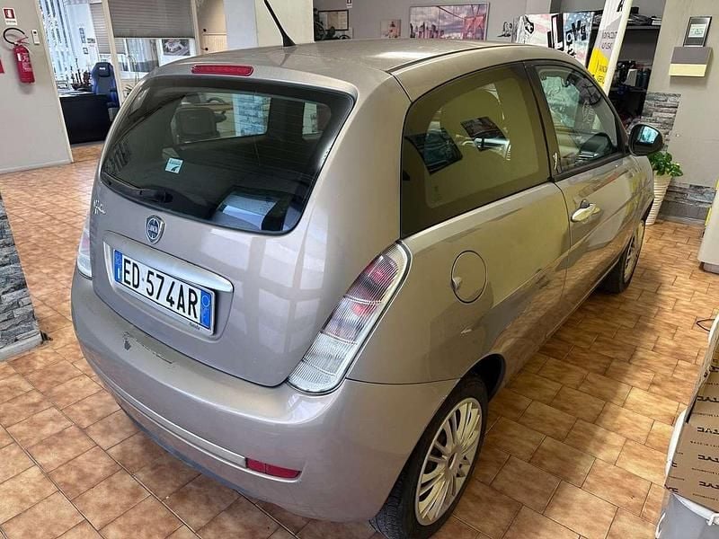 Usata Lancia Ypsilon 60 CV (44 kW) 2010 Beige Utilitaria