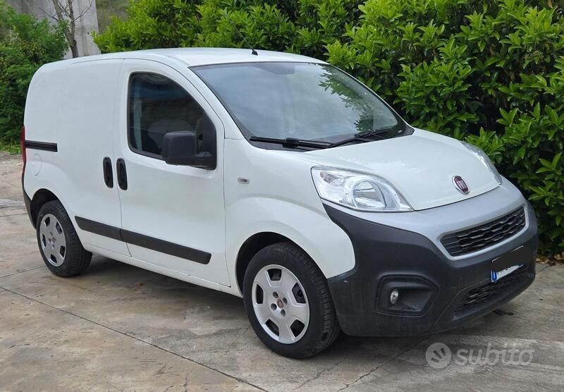 Usata 2018 Fiat Fiorino Furgone | 6500 € (Molto cara) - Immagine 1/4