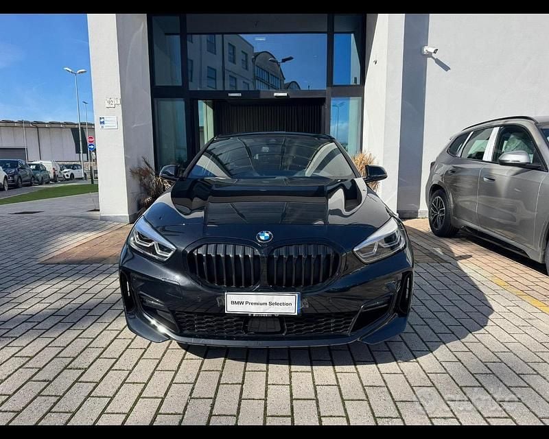 Usata BMW 118 Comfort Edition 150 CV (110 kW) 2024 Black sapphire metallizzato Utilitaria