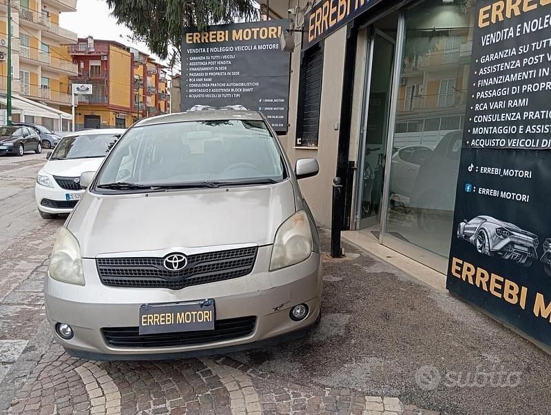 Usata Toyota Corolla 90 CV (66 kW) 2002 Grigio Berlina