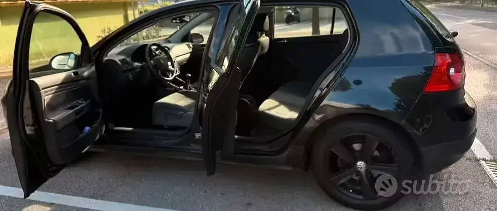 Usata VW Golf V 105 CV (77 kW) 2007 Nero Berlina