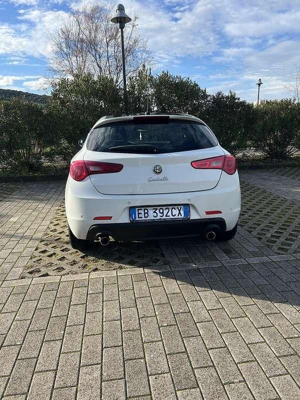 Usata Alfa Romeo Giulietta Distinctive 170 CV (125 kW) 2010 Bianco Berlina
