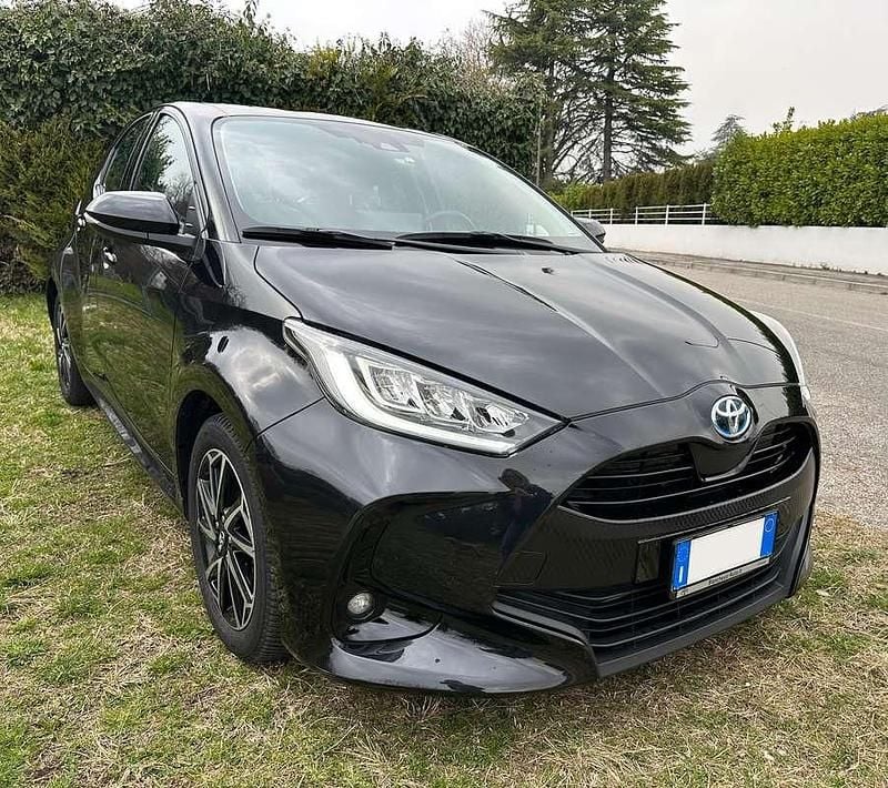 Usata Toyota Yaris Hybrid Trend 92 CV (67 kW) 2023 Nero Berlina