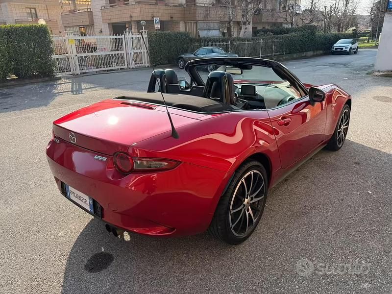 Usata Mazda MX5 160 CV (117 kW) 2015 Rosso Cabrio