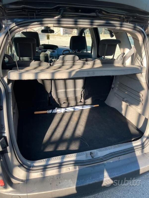 Usata Renault Scénic II 100 CV (73 kW) 2004 Nero Monovolume