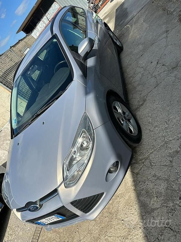 Usata Ford Focus 115 CV (84 kW) 2012 Grigio Berlina