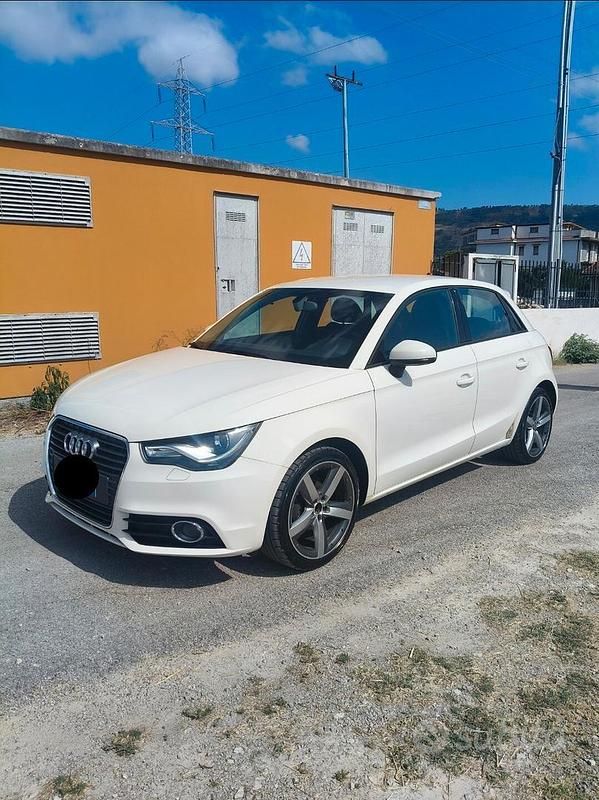 Bianco Usata 2013 Audi A1 Ambition Due volumi | 8500 € - Immagine 1/4