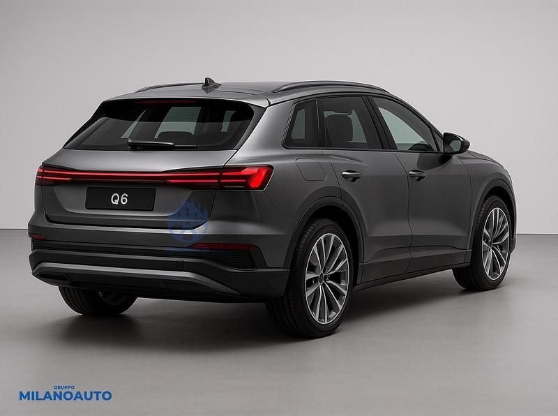 Usata Audi Q6 e-tron Ambiente 185 kW (252 CV) 2025 Grigio SUV