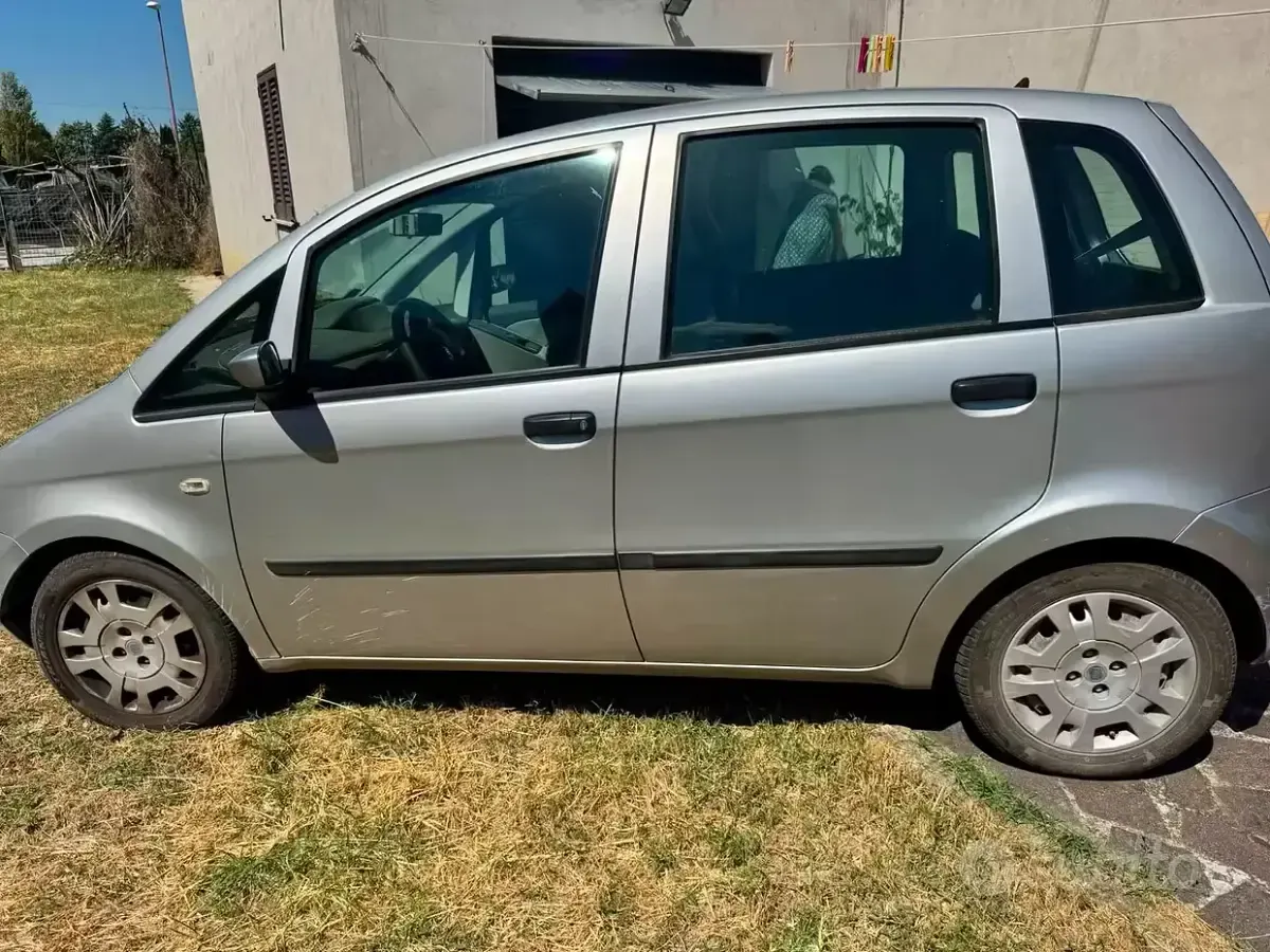 Usata Fiat Idea 95 CV (69 kW) 2004 Grigio Monovolume