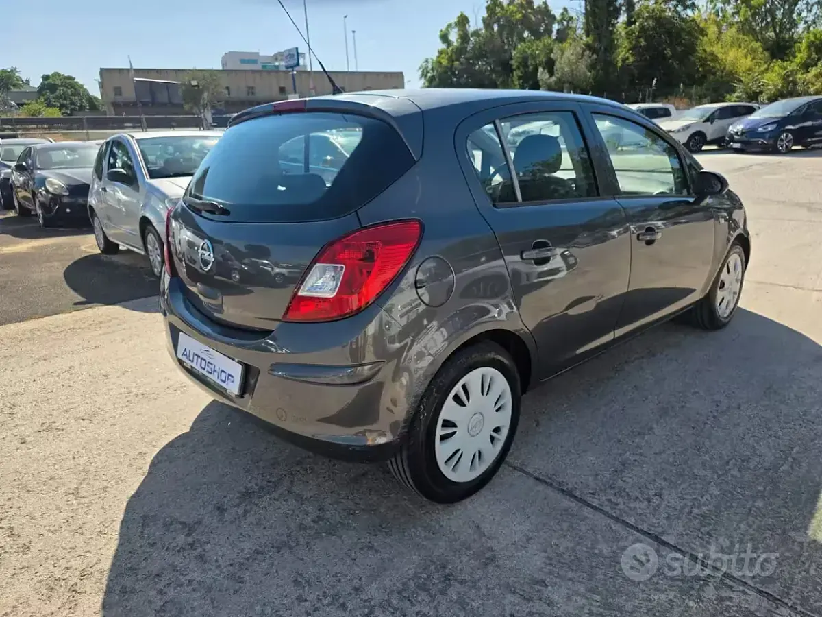 Usata Opel Corsa 86 CV (63 kW) 2012 Grigio Utilitaria